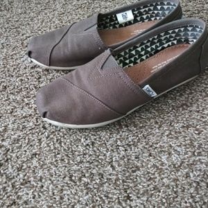 Toms